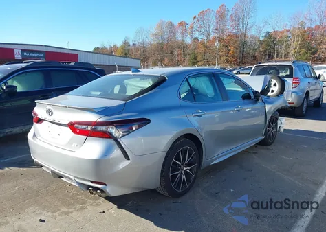 2021 Toyota Camry Se z USA, uszkodzony, nr VIN 4T1G11AK8MU402795